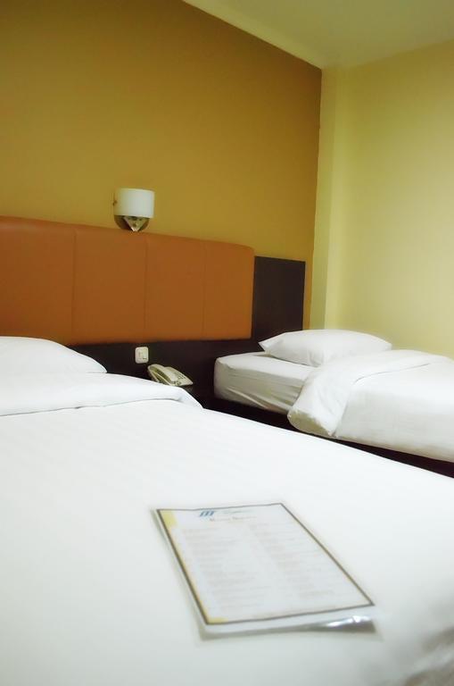 Royal Mamberamo Hotel Sorong Zimmer foto