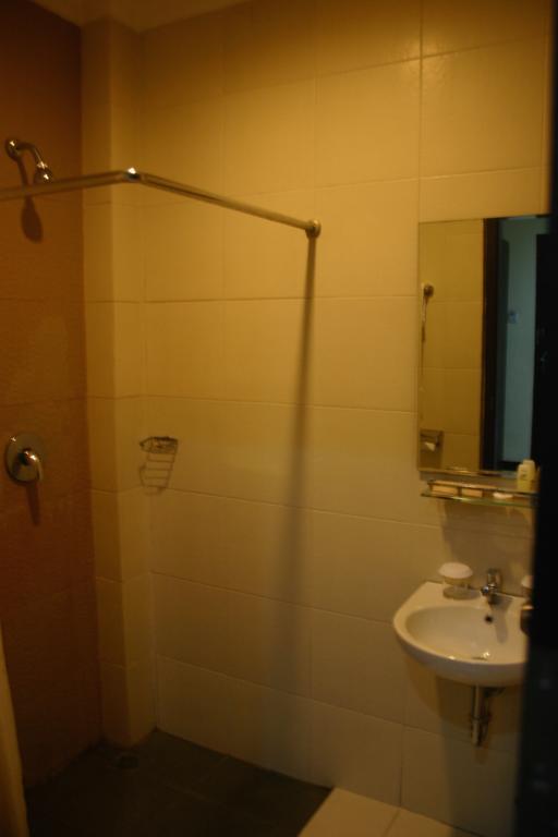 Royal Mamberamo Hotel Sorong Zimmer foto