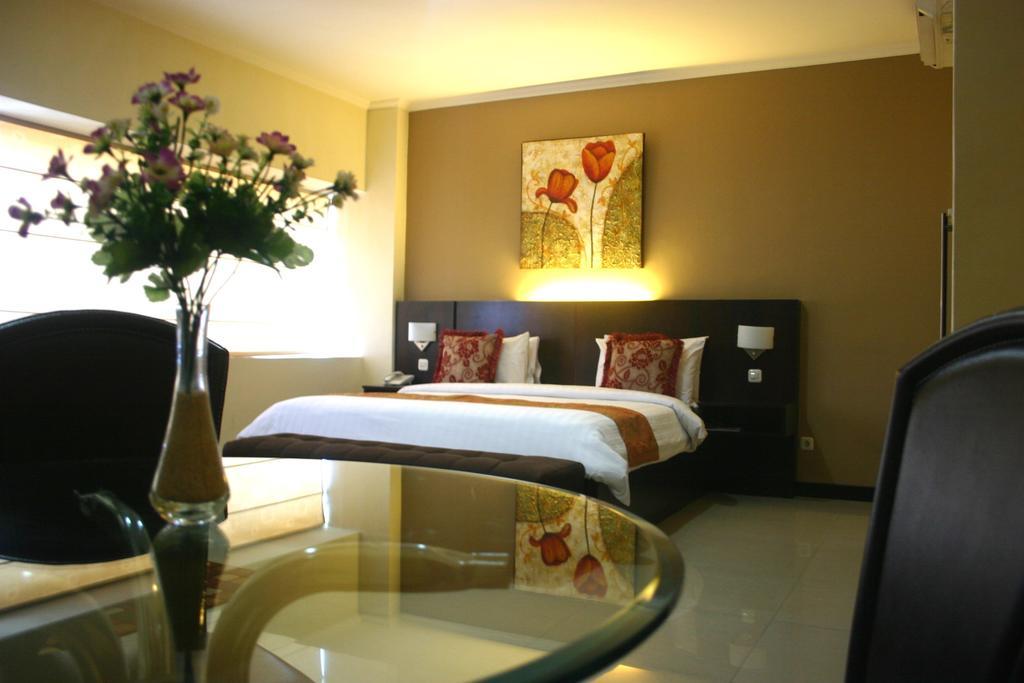Royal Mamberamo Hotel Sorong Zimmer foto