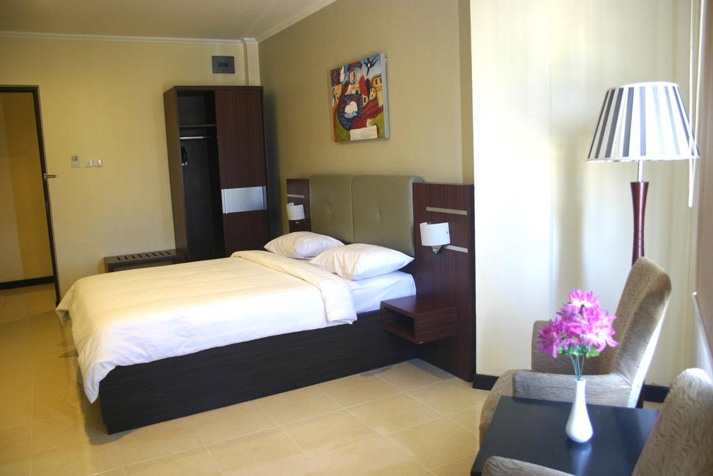 Royal Mamberamo Hotel Sorong Zimmer foto