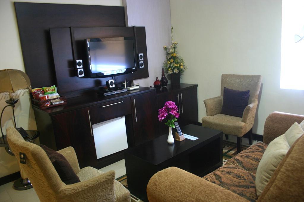 Royal Mamberamo Hotel Sorong Zimmer foto
