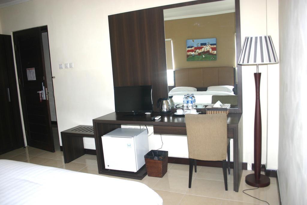 Royal Mamberamo Hotel Sorong Zimmer foto