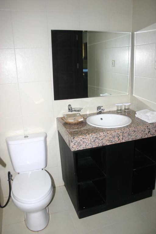 Royal Mamberamo Hotel Sorong Zimmer foto