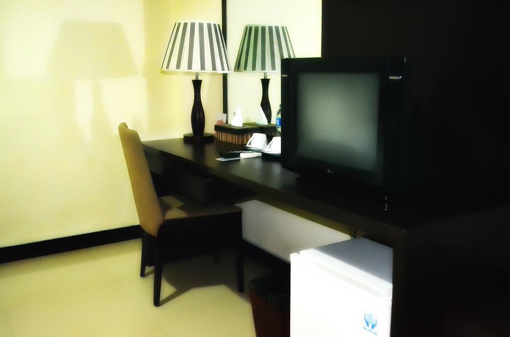 Royal Mamberamo Hotel Sorong Zimmer foto