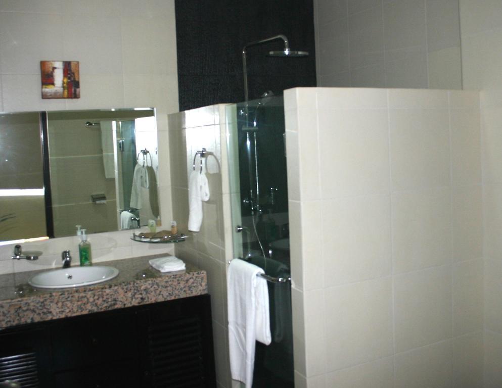 Royal Mamberamo Hotel Sorong Zimmer foto