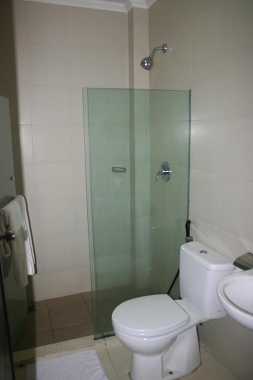 Royal Mamberamo Hotel Sorong Zimmer foto