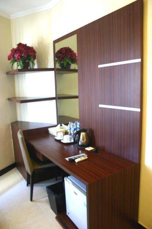 Royal Mamberamo Hotel Sorong Zimmer foto
