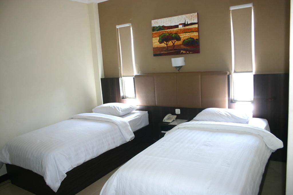 Royal Mamberamo Hotel Sorong Zimmer foto