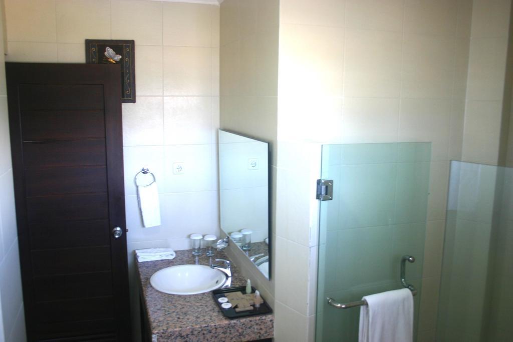 Royal Mamberamo Hotel Sorong Zimmer foto
