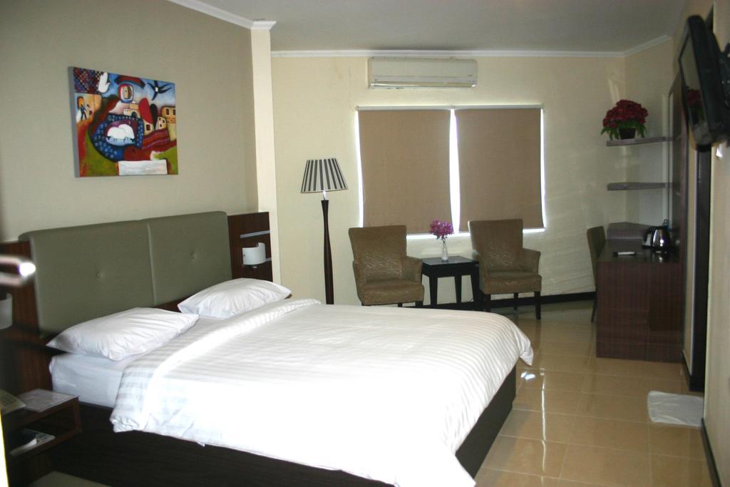 Royal Mamberamo Hotel Sorong Zimmer foto