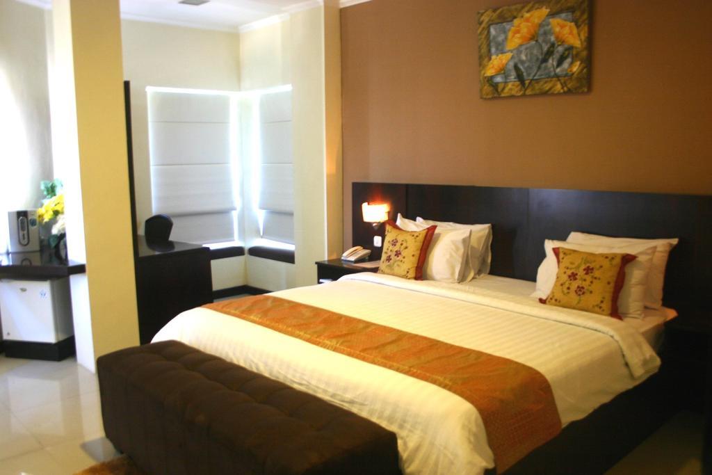 Royal Mamberamo Hotel Sorong Zimmer foto