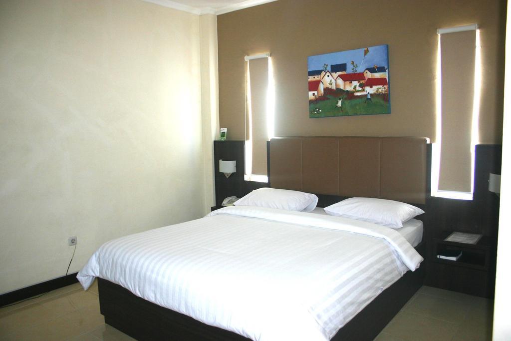 Royal Mamberamo Hotel Sorong Zimmer foto