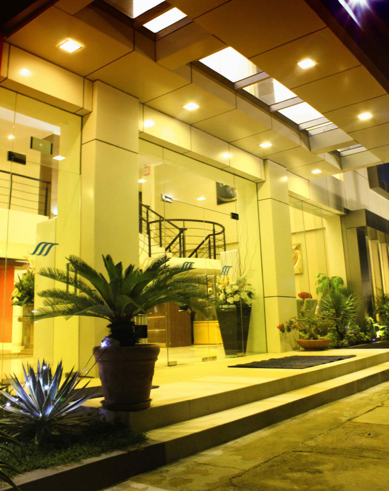 Royal Mamberamo Hotel Sorong Exterior foto